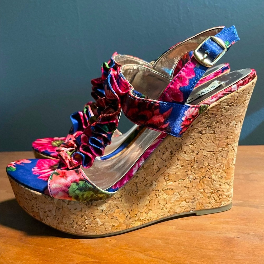 Vintage Steve Madden Quantumm Platform Wedge Super Fun Floral Boho Print